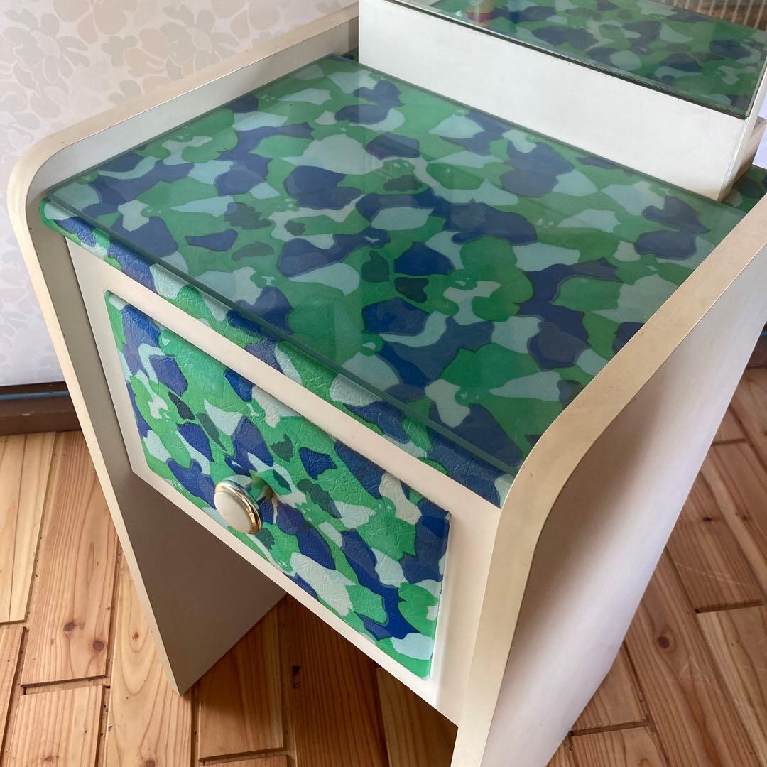 レトロポップなドレッサー