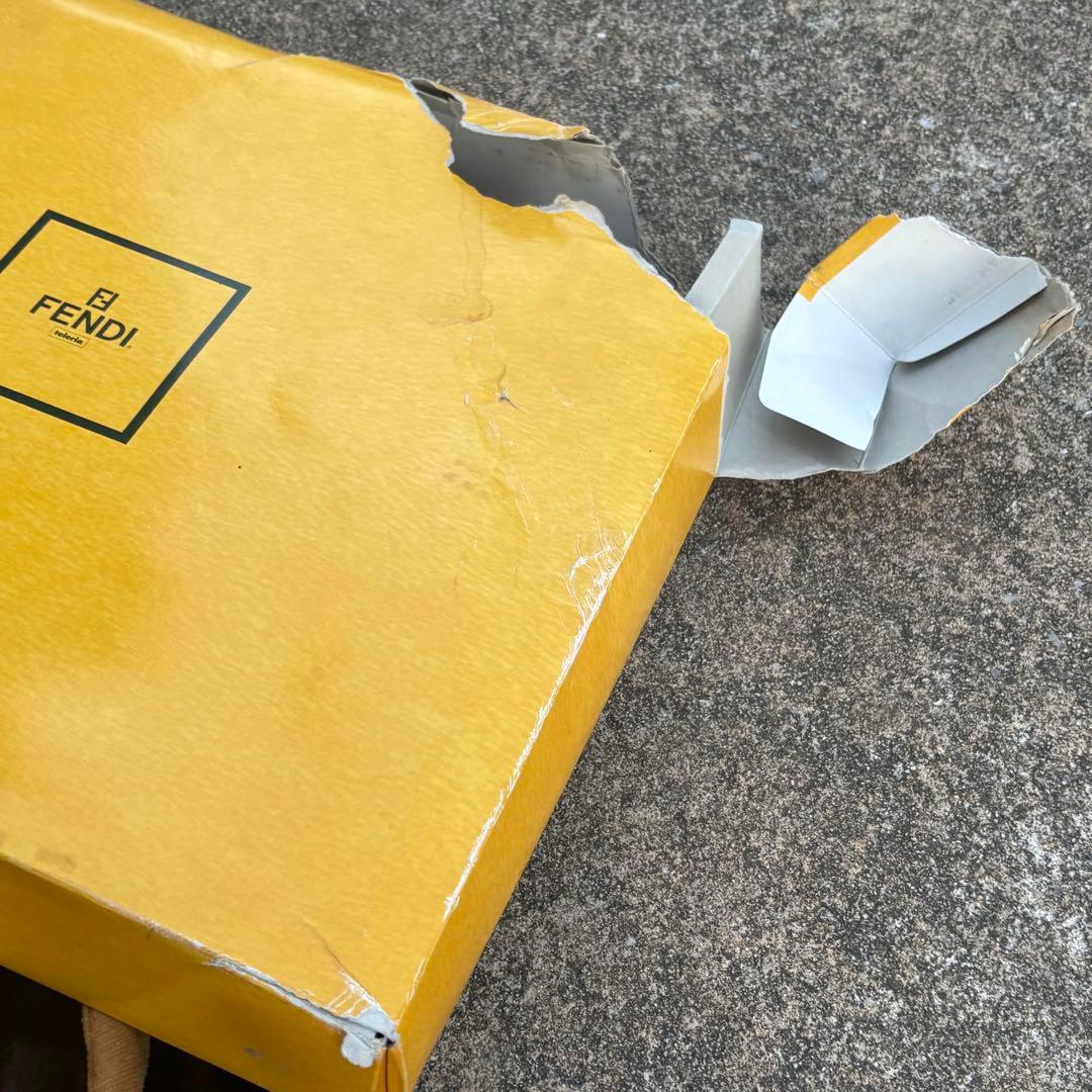 ひまわり　新品未使用 FENDI　フェンディニューマイヤーハーフ毛布