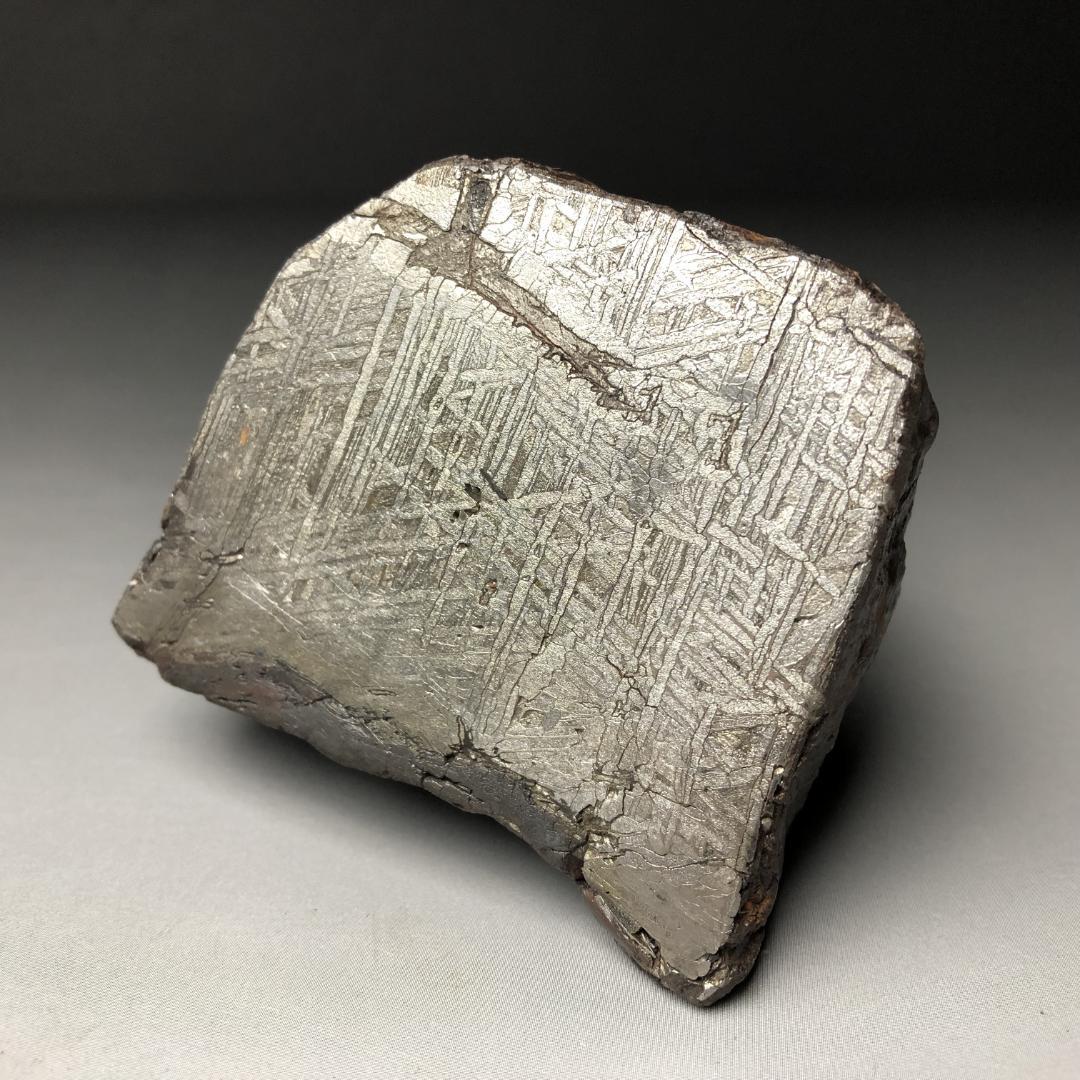 アルタイ隕石　大型隕石 鉄隕石　外皮付き隕石　ナチュラル　原石　重さ約1023ｇ