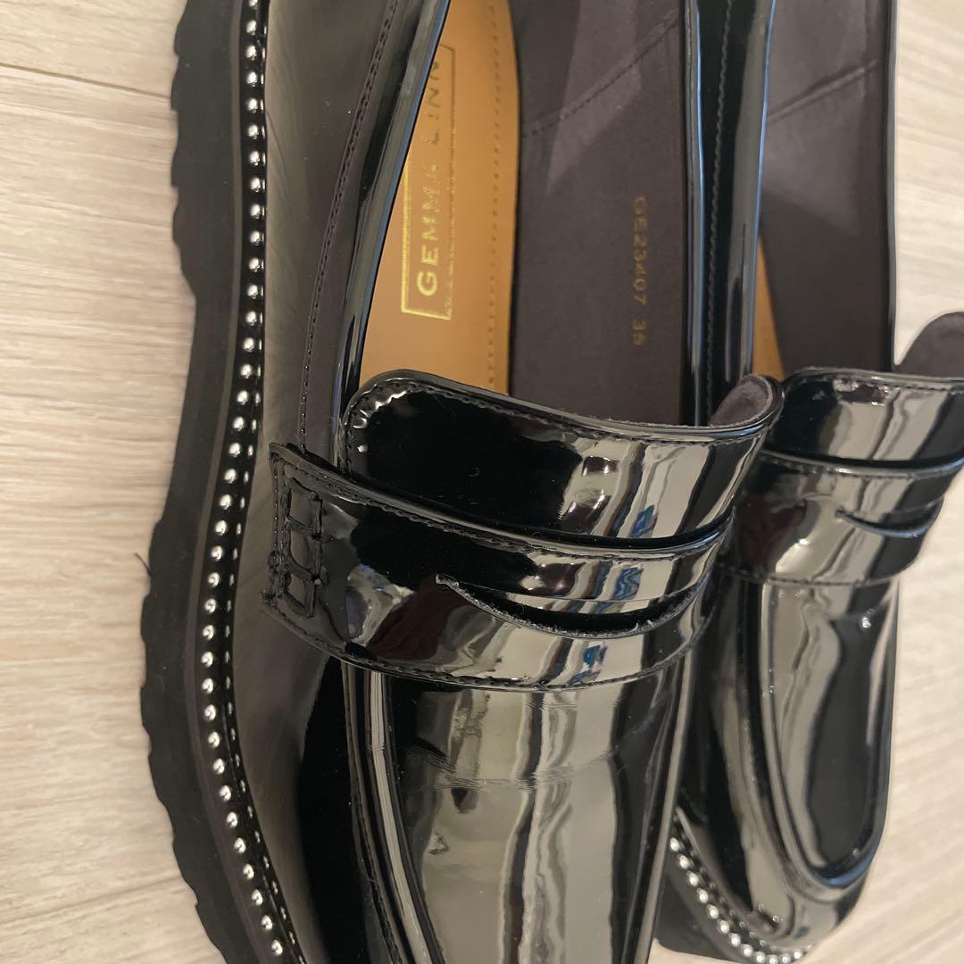 GEMMA LINN ブラックエナメルローファー