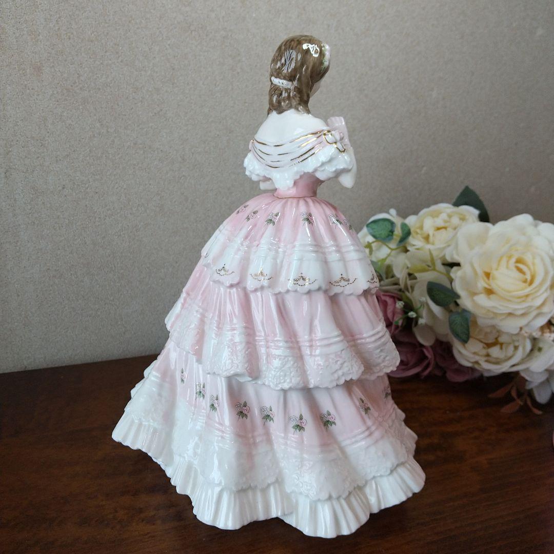 ロイヤルドルトン フィギュリン 愛の言葉コレクションより〜レッドレッドローズ