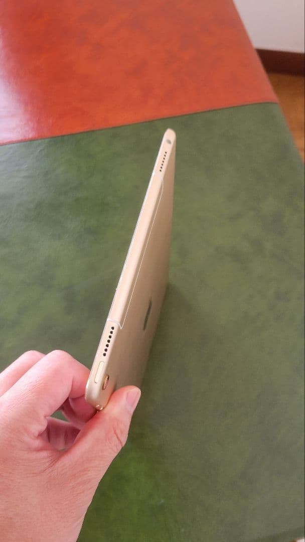 Apple iPad pro 9.7インチ　ゴールド キーボードケース　128G