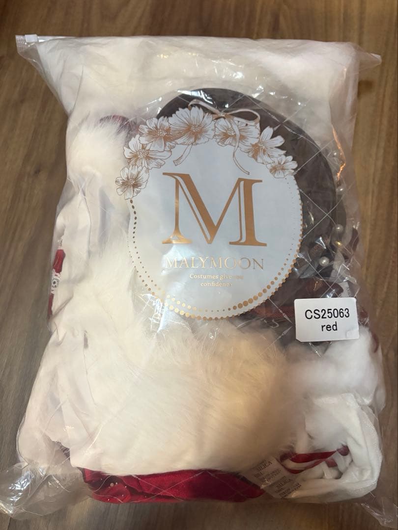 vanityME. × Malymoon ポンポンファーキャットサンタ 靴下以外