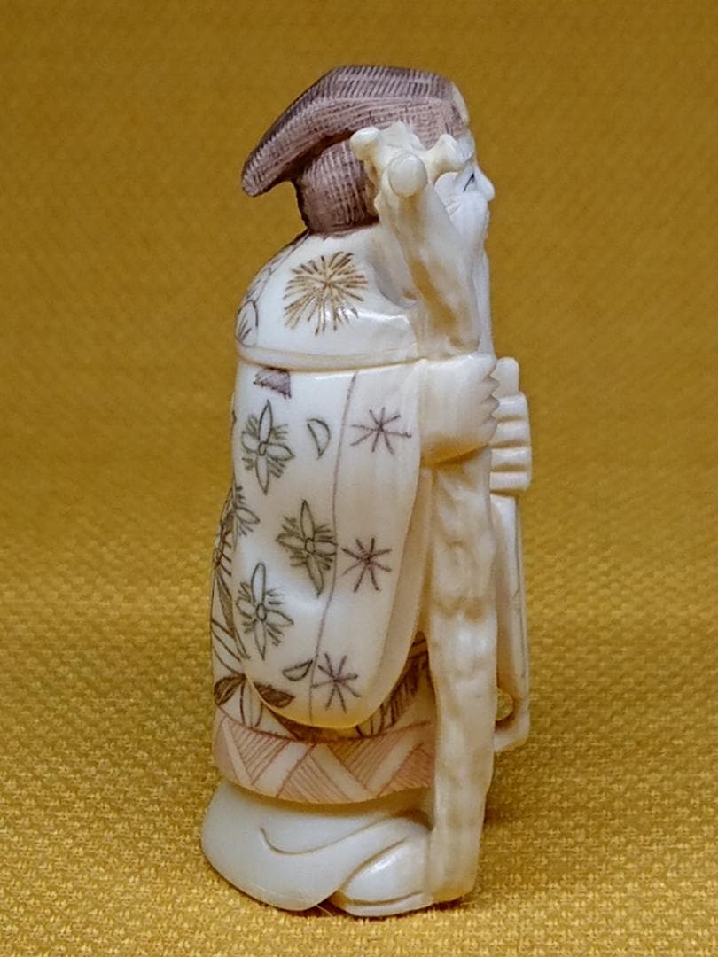 人形　天然素材　彫刻　彫像　根付　置物　インテリア　工芸品　美術品　A2504