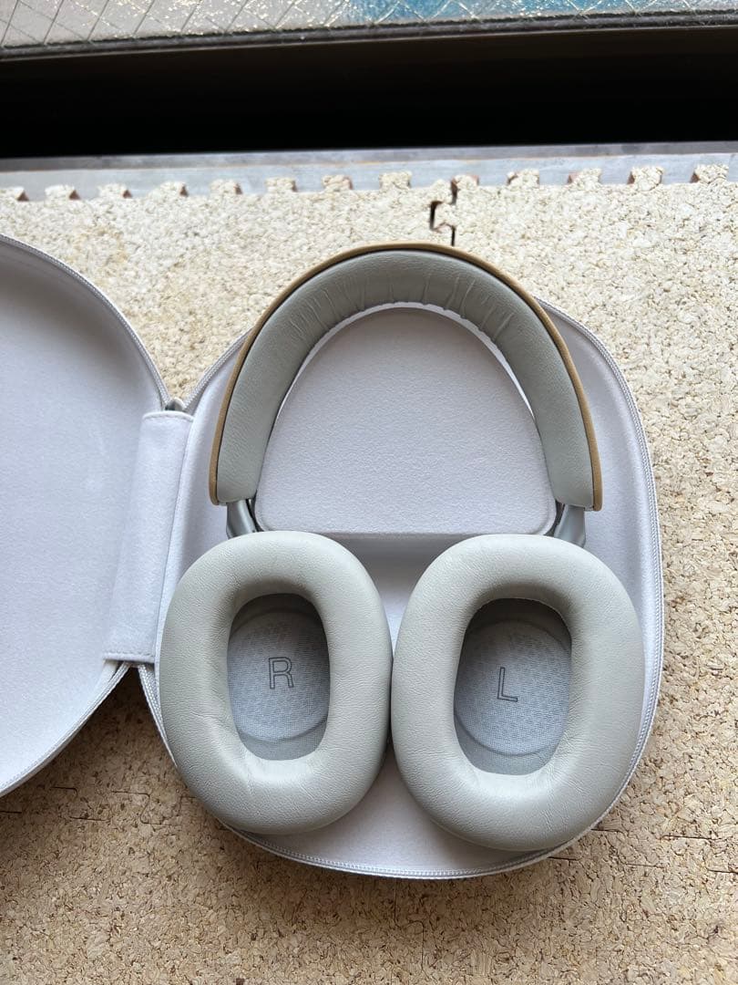 Bowers & Wilkins Px8 ワイヤレスヘッドホン　b&w