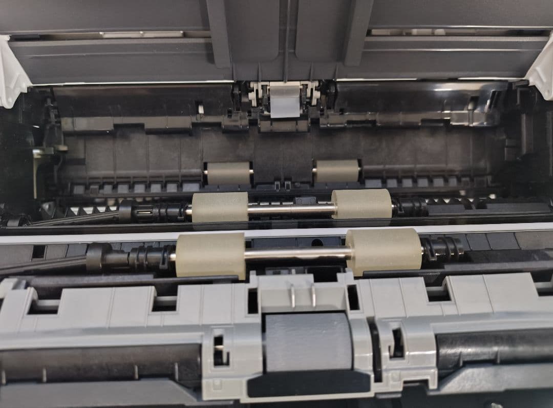 たまった書類を一気にスキャン 富士通 ScanSnap iX1300 （白）