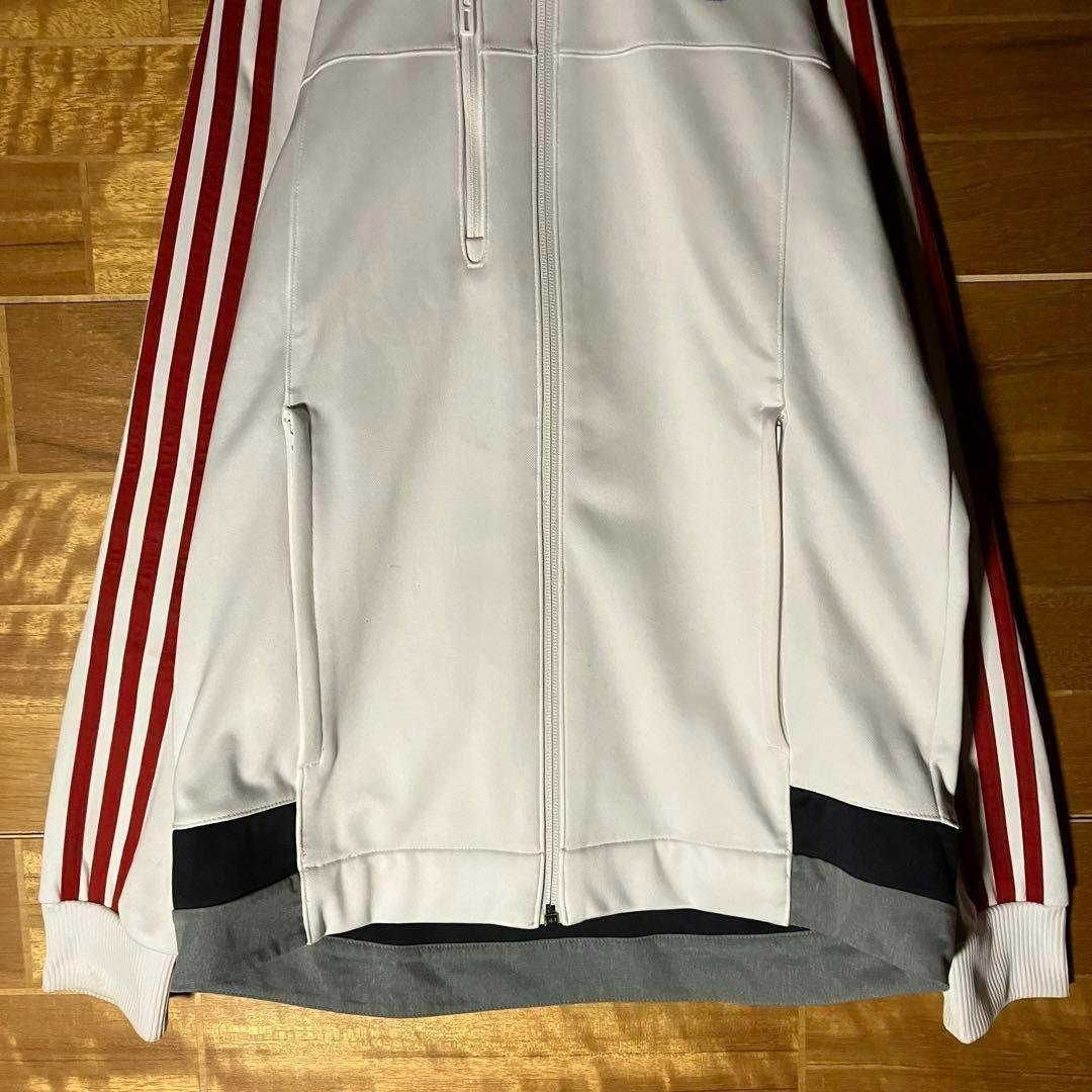 adidas　バイエルン　トラックジャケット　ジャージ　白　赤　刺繍ロゴ
