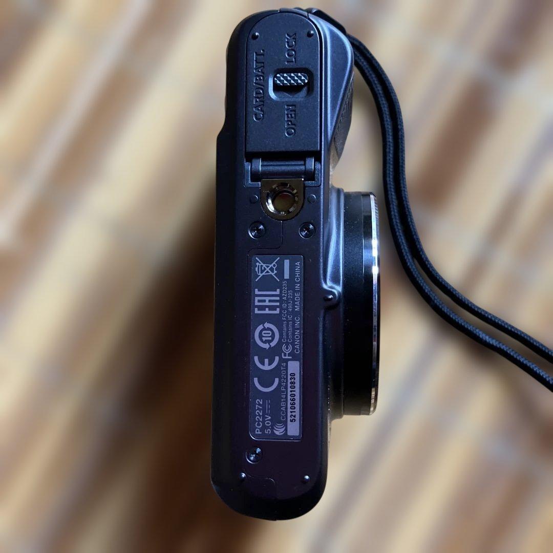 Canon PowerShot SX720 HS 本体と付属品