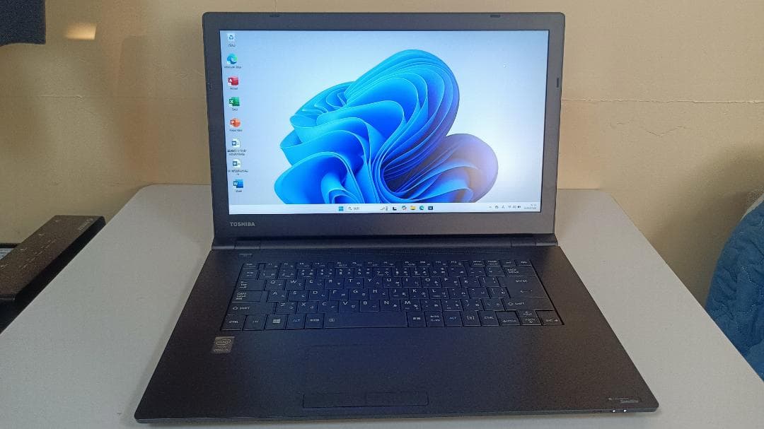 美品ノートパソコンTOSHIBA第五世代Core i5 SSD128Gメモリ8G