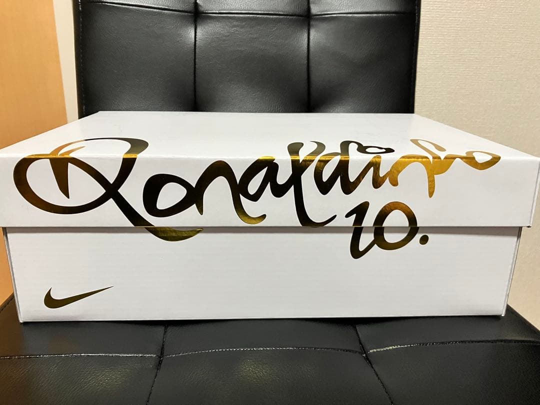 Ronaldinho × Nike Tiempo Legend 26cm