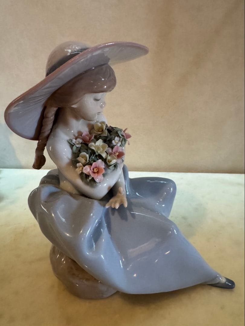 LLADRO リアドロ　5862 花の香りにつつまれて