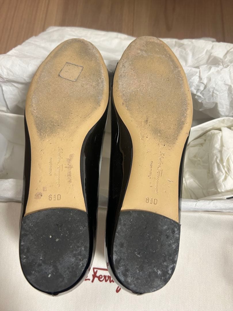 Salvatore Ferragamo ブラック フラットシューズ