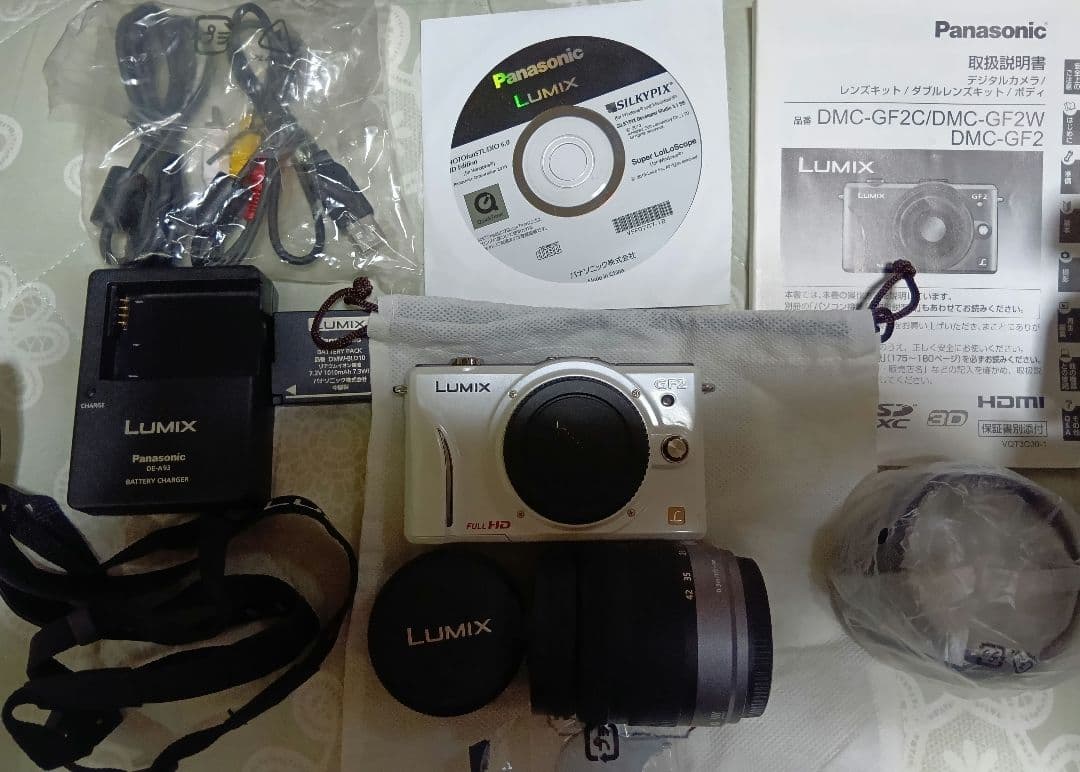 ほぼ新品　パナソニックミラーレス一眼カメラLUMIX GF2 ダブルレンズキット
