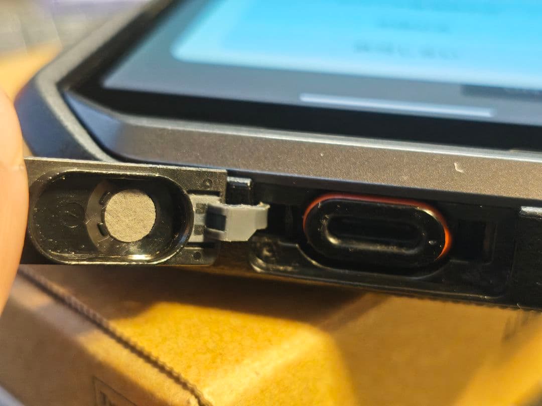 【割安】TORQUE G06 AU SIMフリー ブラック【電池新品】