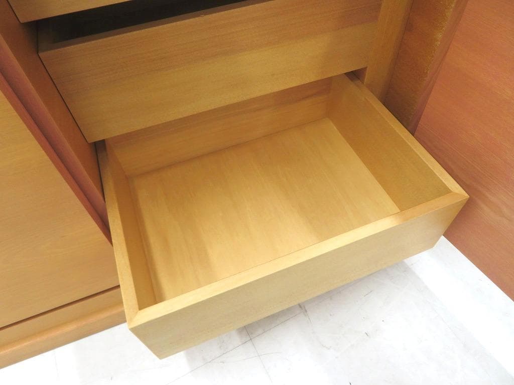 美品　天童木工　サクラ材　サイドボード　収納　キャビネット　チェスト　モダン