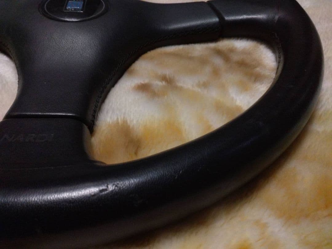 イタリア製 ブラック ステアリングホイール