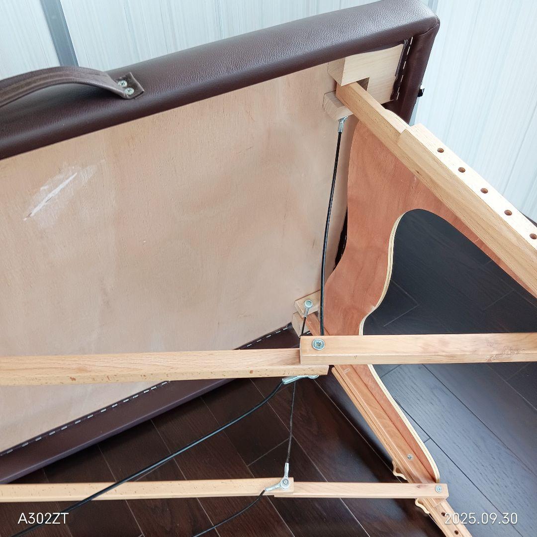 軽量 折りたたみ木製マッサージベッド　ブラウン