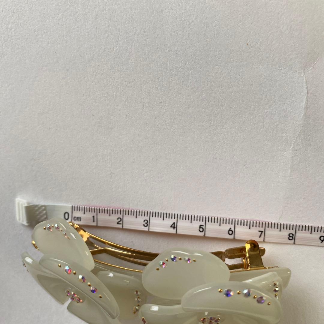 アレクサンドルドゥパリ　ホワイト　スワロフスキー　双子カメリア　バレッタ