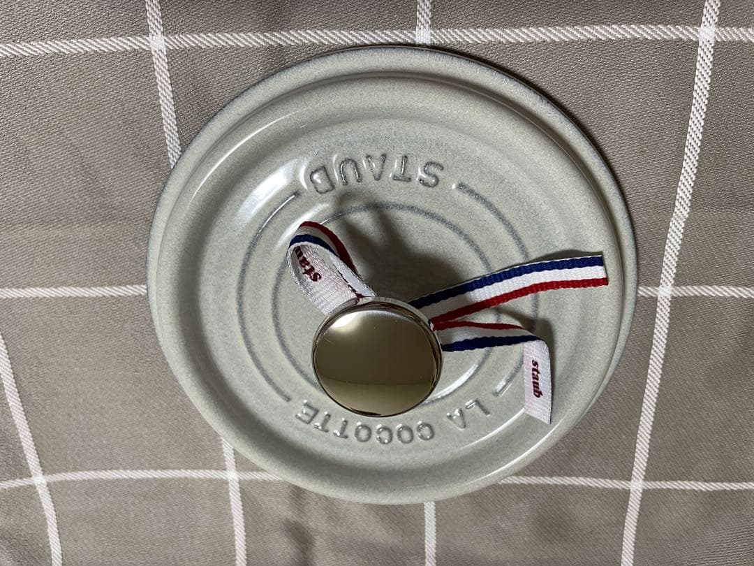 最終値下staubココットラウンド16カンパーニュ　期間限定プロテクター付