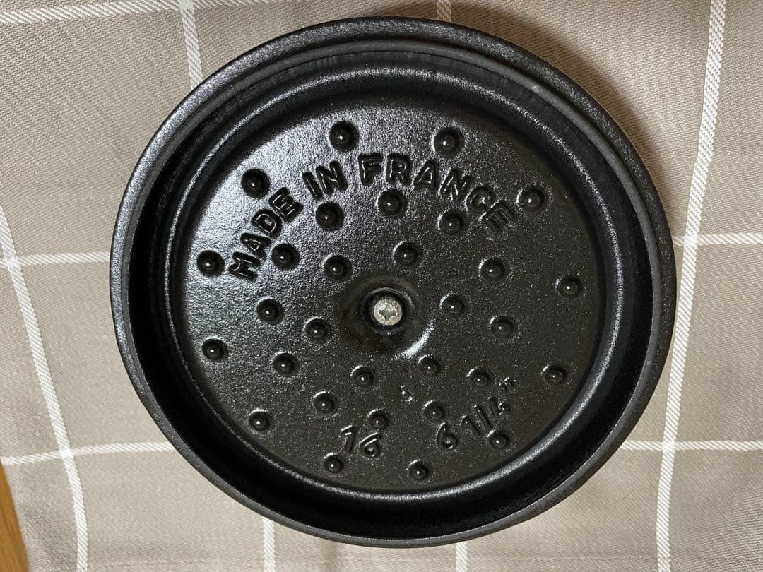 最終値下staubココットラウンド16カンパーニュ　期間限定プロテクター付