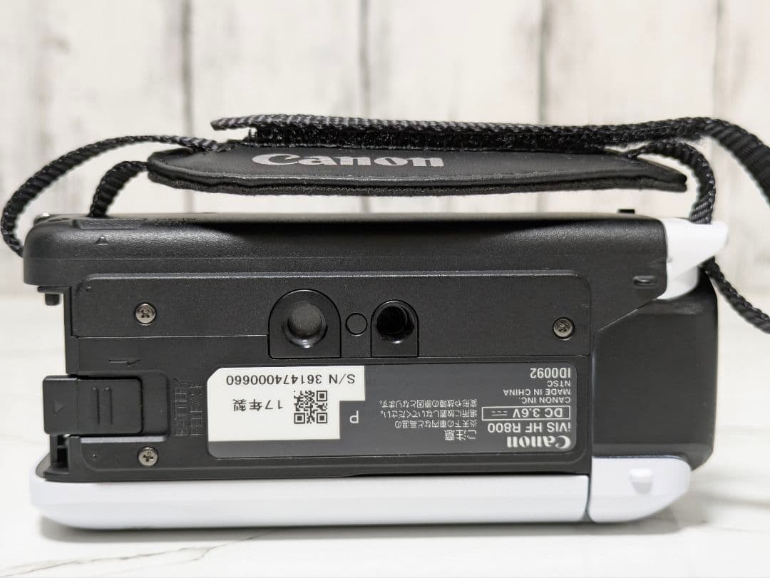 【美品】Canon　iVIS HF R800　ホワイト　SDカード付き