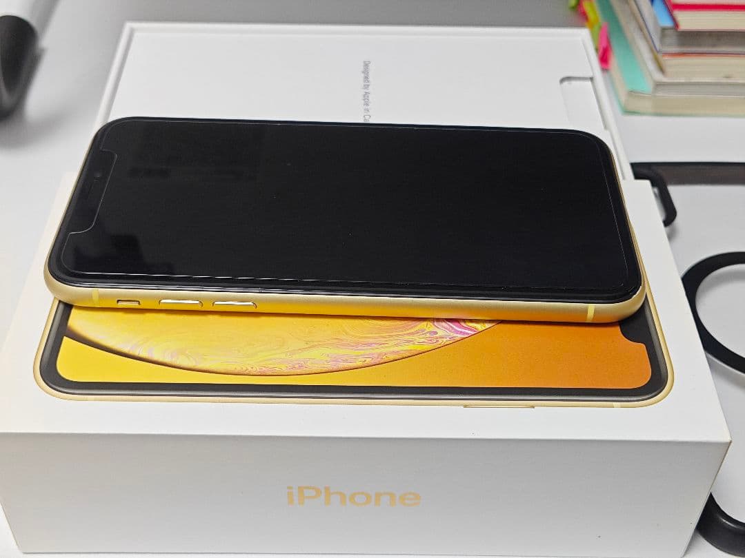 Apple iPhone XR ゴールド 本体とケース2つ