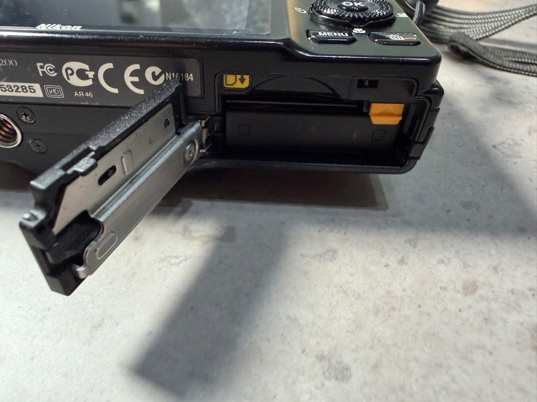 Nikon COOLPIX S8200 ノーブルブラック ニコン コンデジ