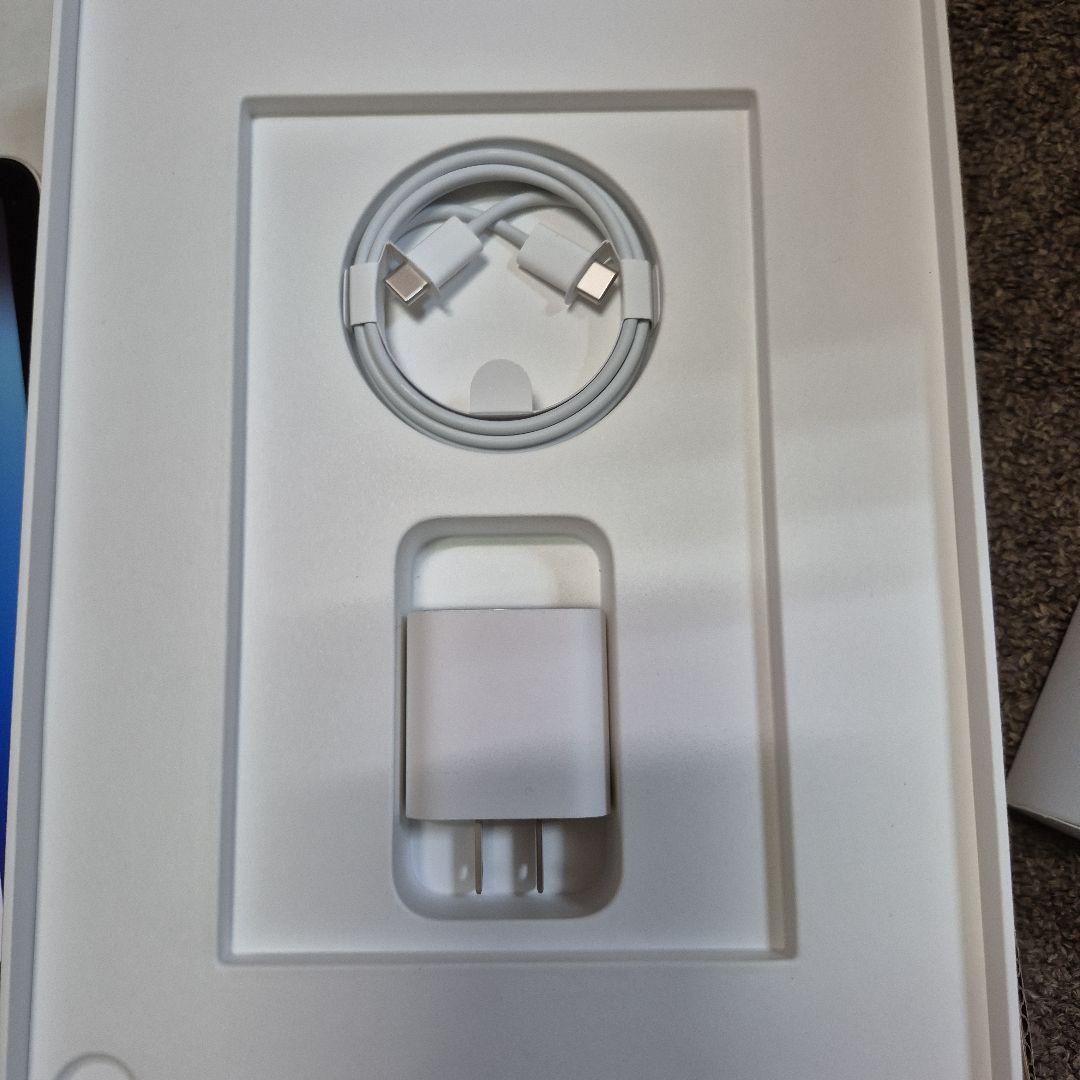 iPad Air (第4世代) Wi-Fi + Cellular 256GB 白