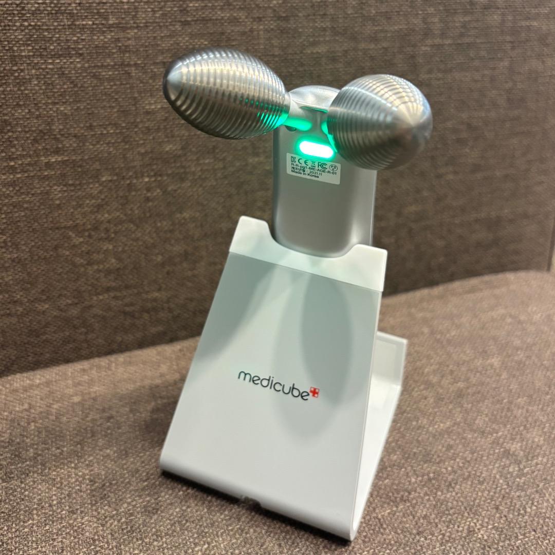medicube メディキューブ AGE-R EMS ダーマショットスタンド付き