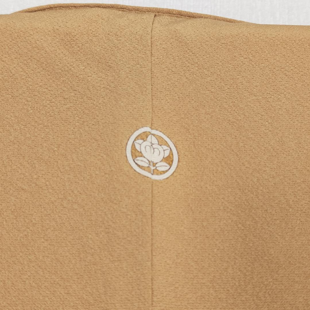 R8SK56 色無地 スコッチガード 家紋 橘 落ち着いた黄土色 シルク 着物