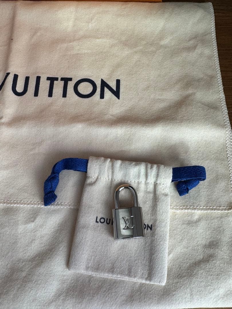 ルイヴィトン　アルマBB ブラック　ハンドバッグ