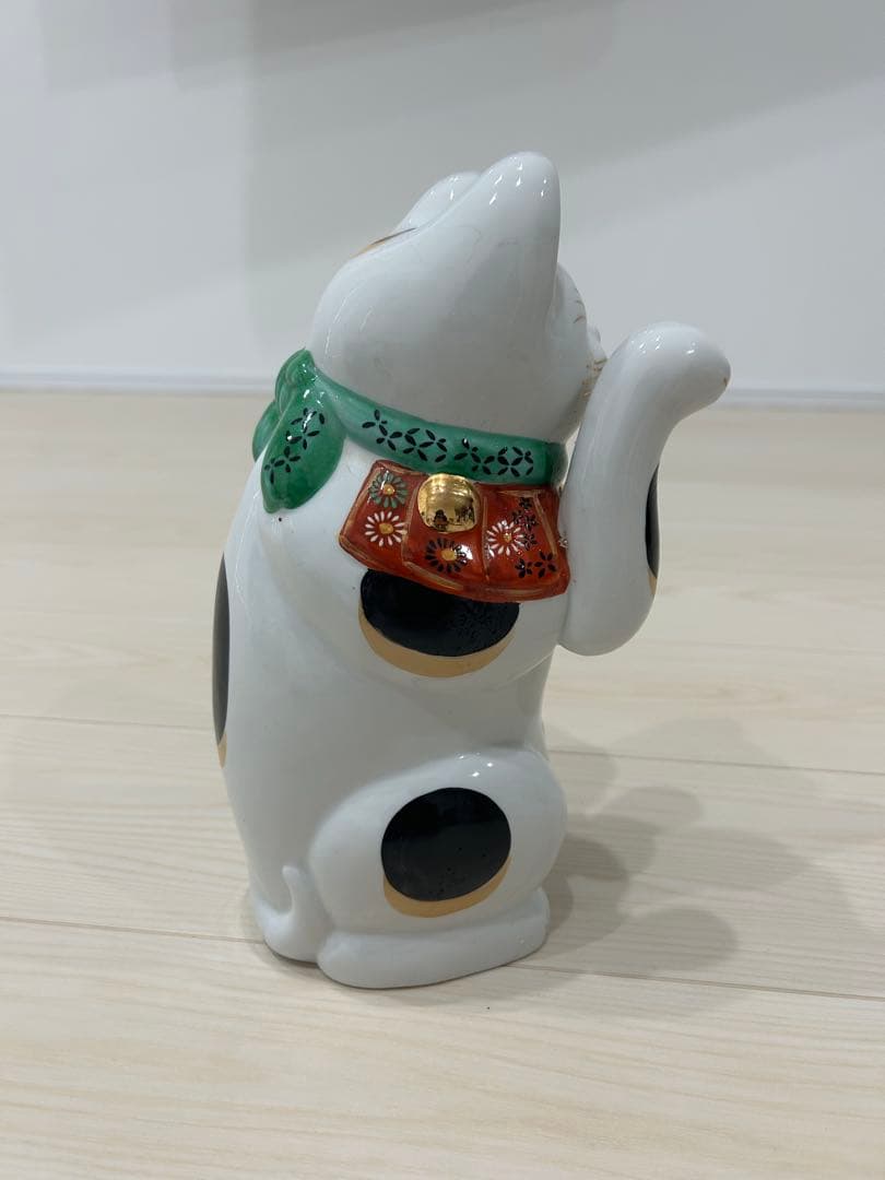 招き猫 陶器製 伝統的置物　約26cm