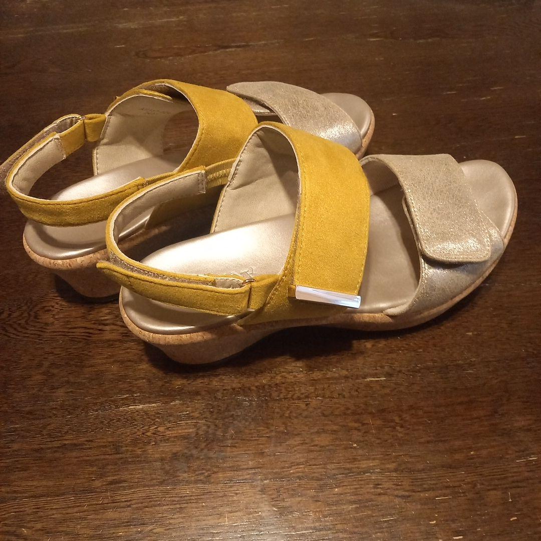 【完売・新品未使用】アカイシ　サンダル　ダブルベルトコンビ　イエロー