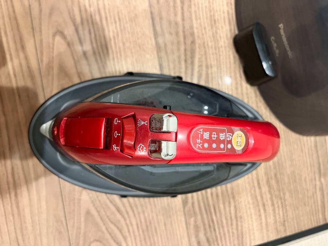 Panasonicレッド アイロンパナソニック コードレススチームWヘッド