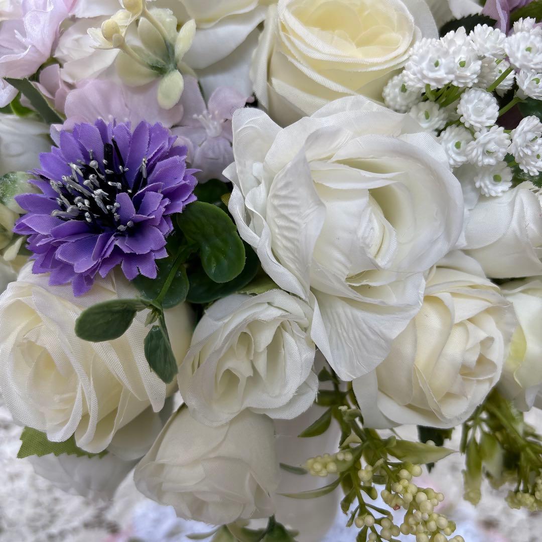 ホワイトと紫360度 フラワーアレンジメント