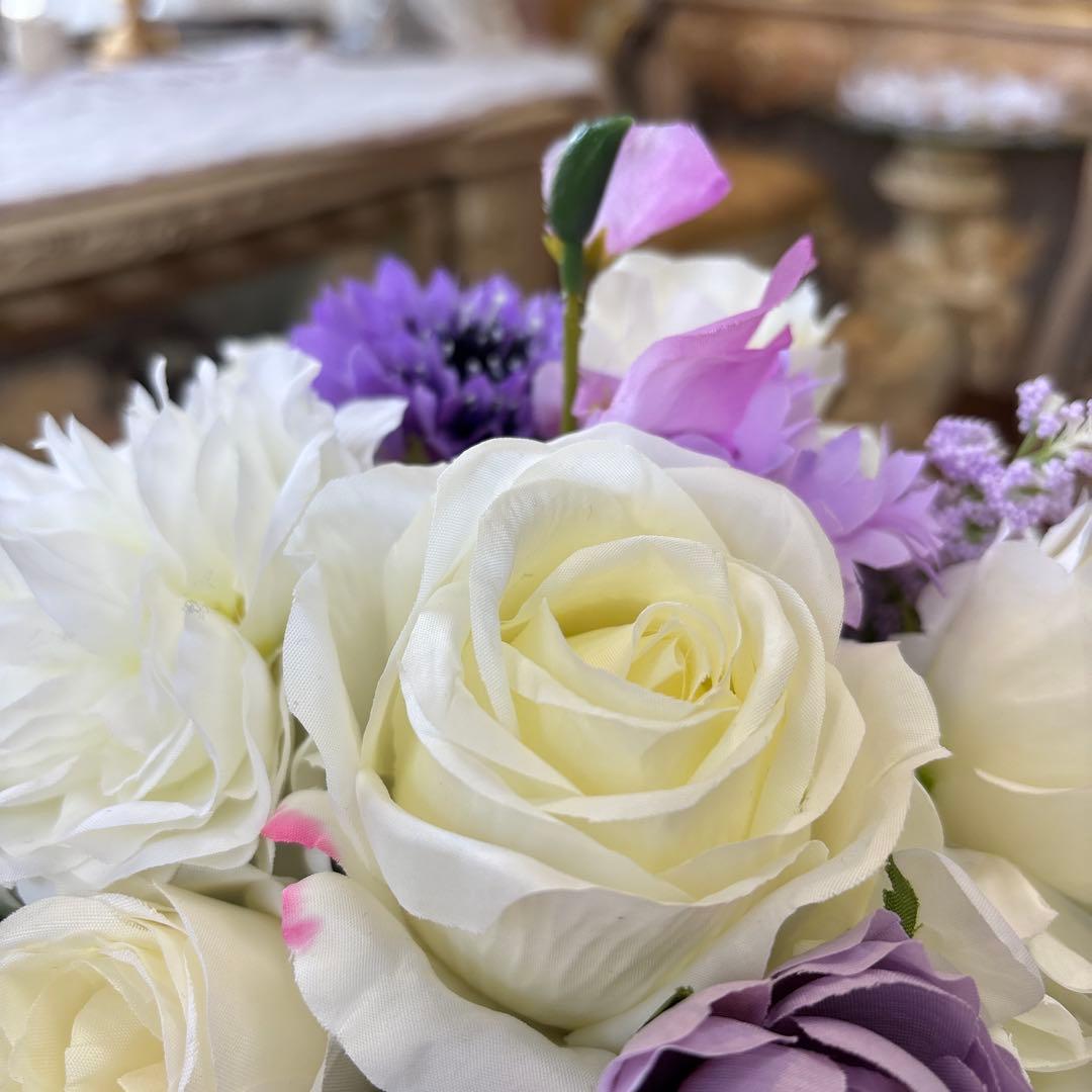 ホワイトと紫360度 フラワーアレンジメント
