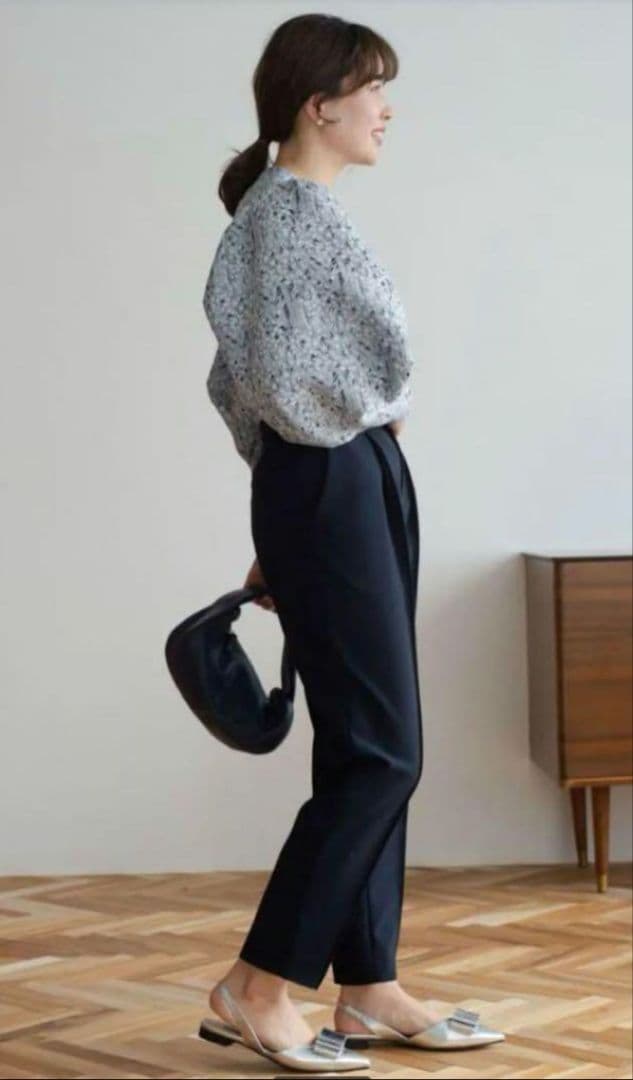 【人気完売】【美品】OHGA シルバー ポインテッドトゥ ミュール