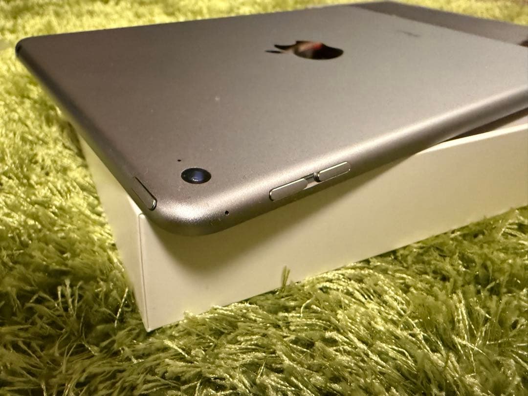 Apple iPad mini 4 128GB simフリー　シルバー