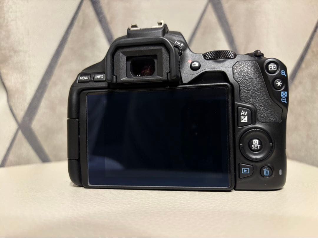 Canon EOS Kiss X10 デジタル一眼レフカメラ