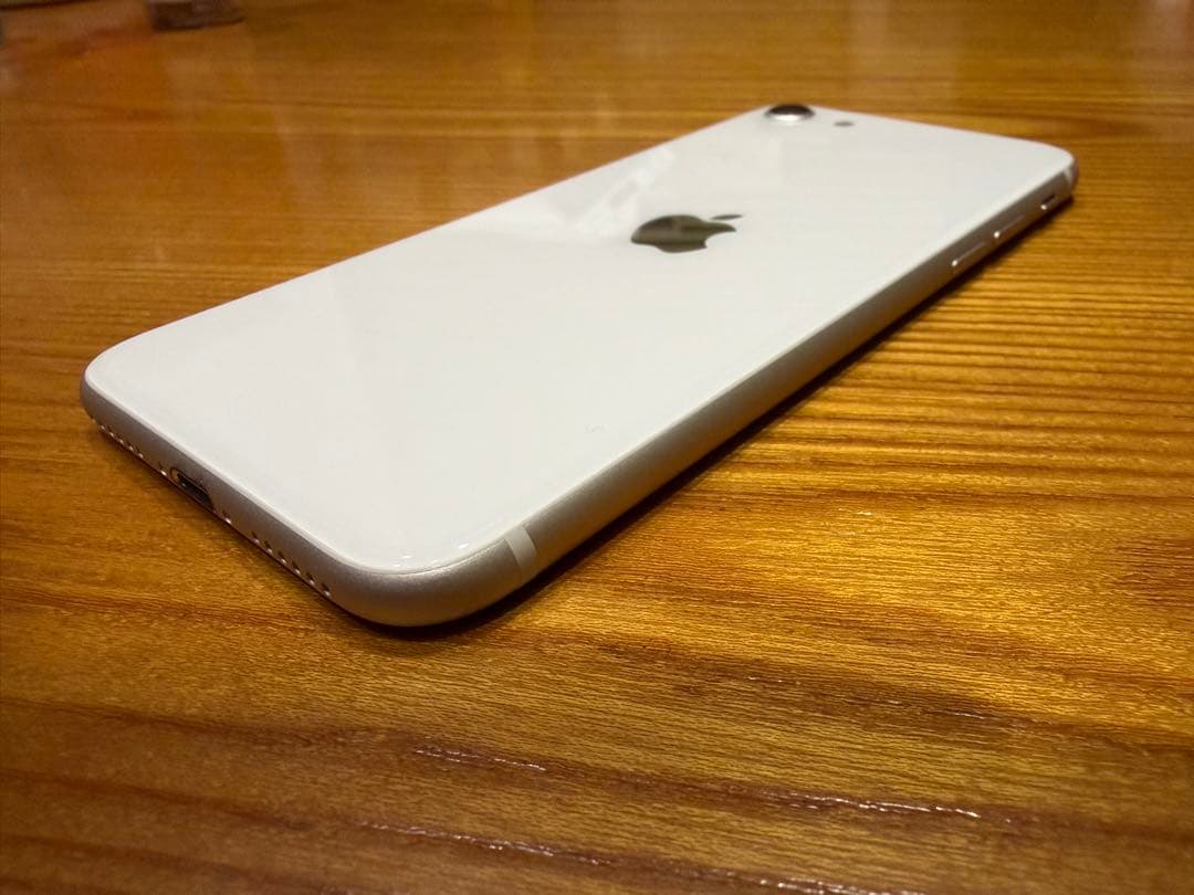 Apple iPhone SE (第3世代) スターライト64GB SIMフリー