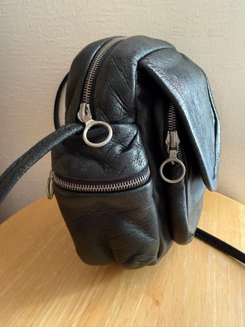 アエタ ショルダーバッグ ディアレザー 斜め掛け ボディクロス　黒