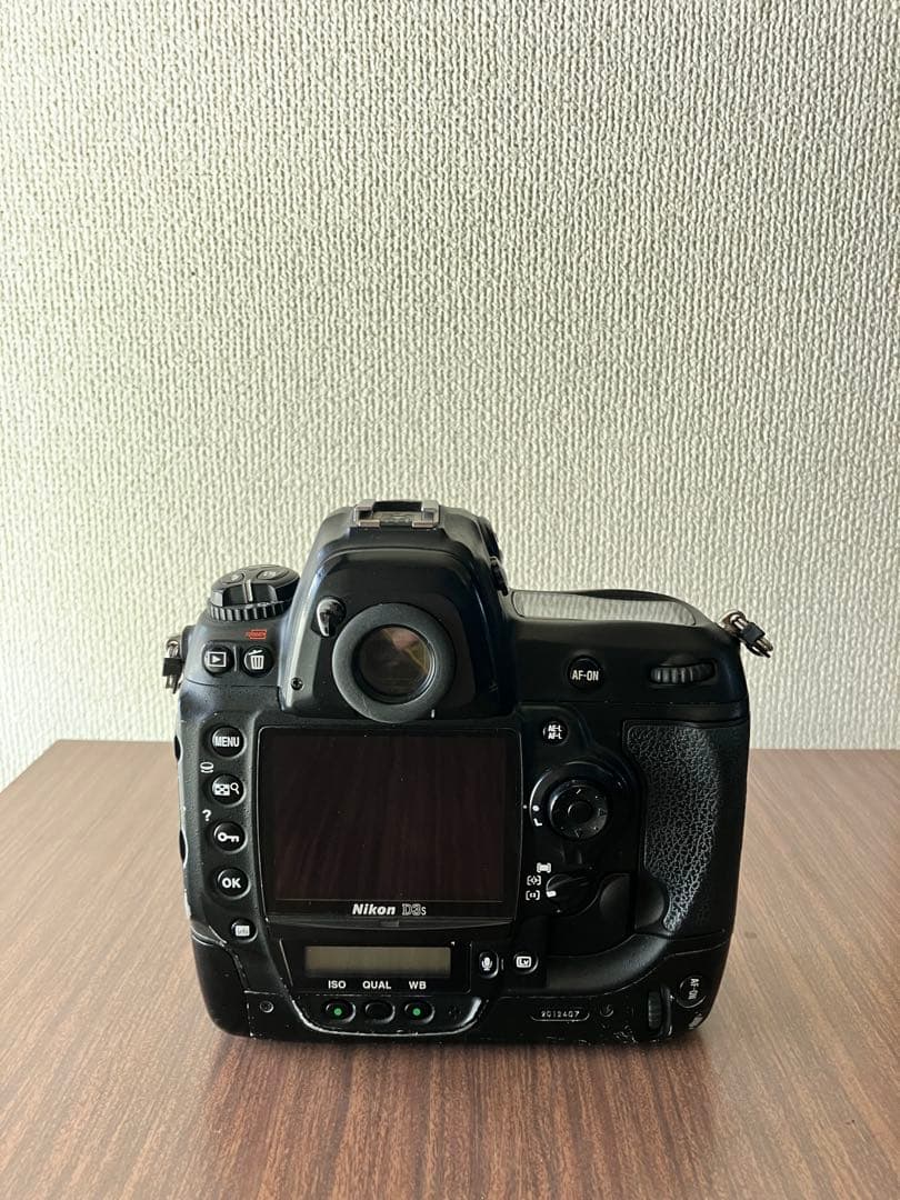 Nikon D3s デジタル一眼レフカメラ 本体とバッテリー2個値下げ中