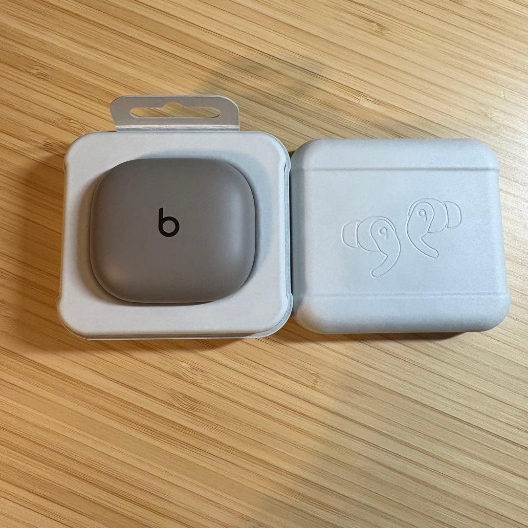 新品同様 Powerbeats Fit ワイヤレスワークアウトイヤフォン グレイ