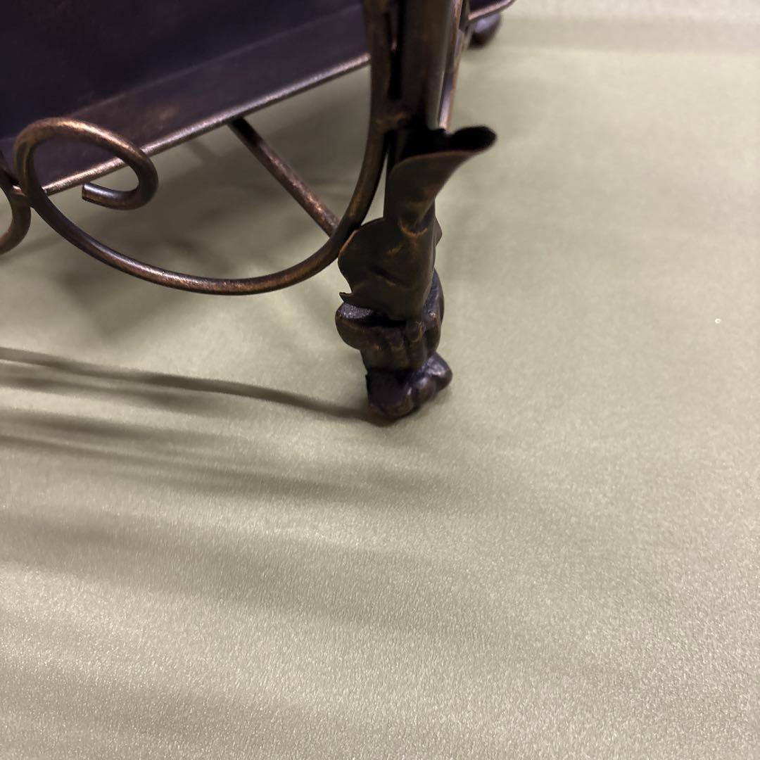 装飾的な金属製傘立て