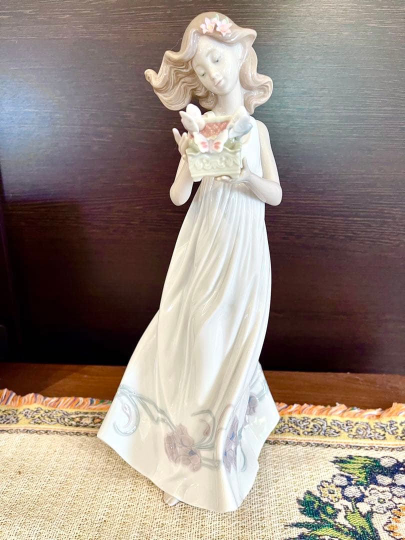 ⭐️美品お買得❣️⭐️リヤドロLLADRO 「 私の宝もの」陶器置物(大型) 人形