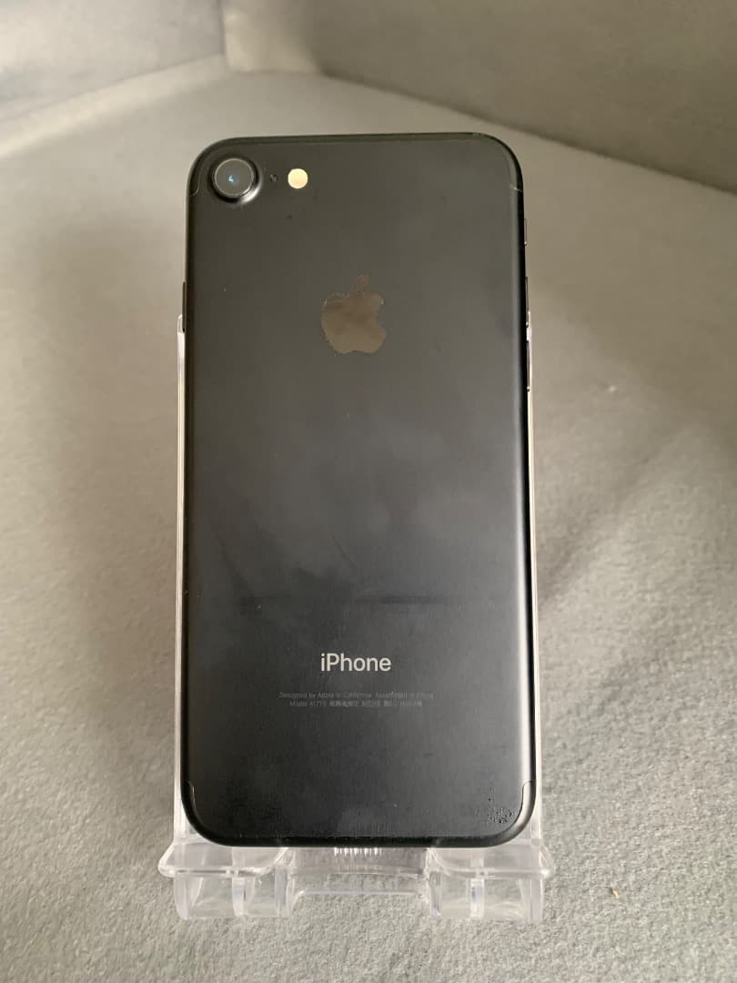 美品　国内版　SIMフリー　iPhone7 128GB ブラック色
