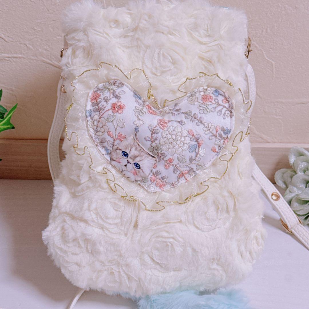 あ*き様 コヤンイサムチョン♡ミントブルーうさルミちゃんの薔薇ファーインド刺繍の