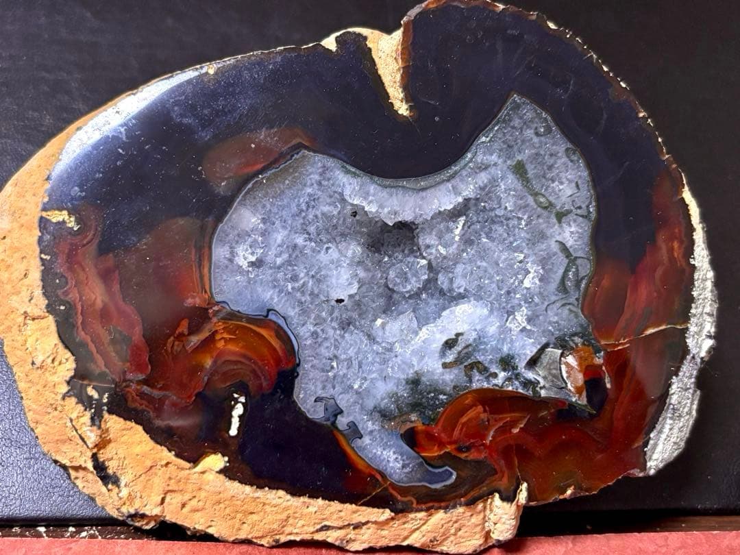 【超希少】天然ブラックオニキスのトレジャーメノウ 龍穴 ジオード アゲート 風水