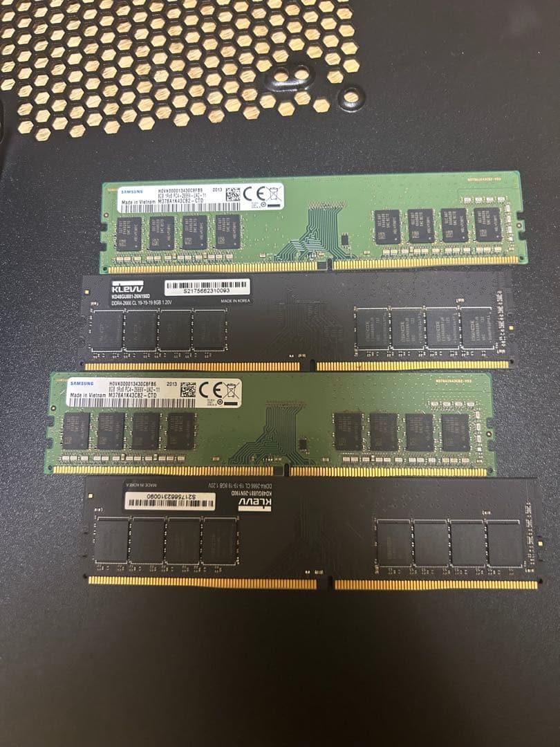 DDR4 8GBメモリ 2400MHz 4スロット