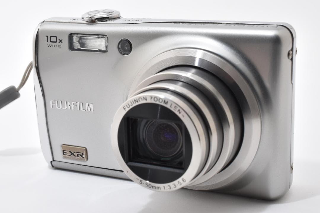 フジフィルム　FUJIFILM Finepix F70EXR シルバー